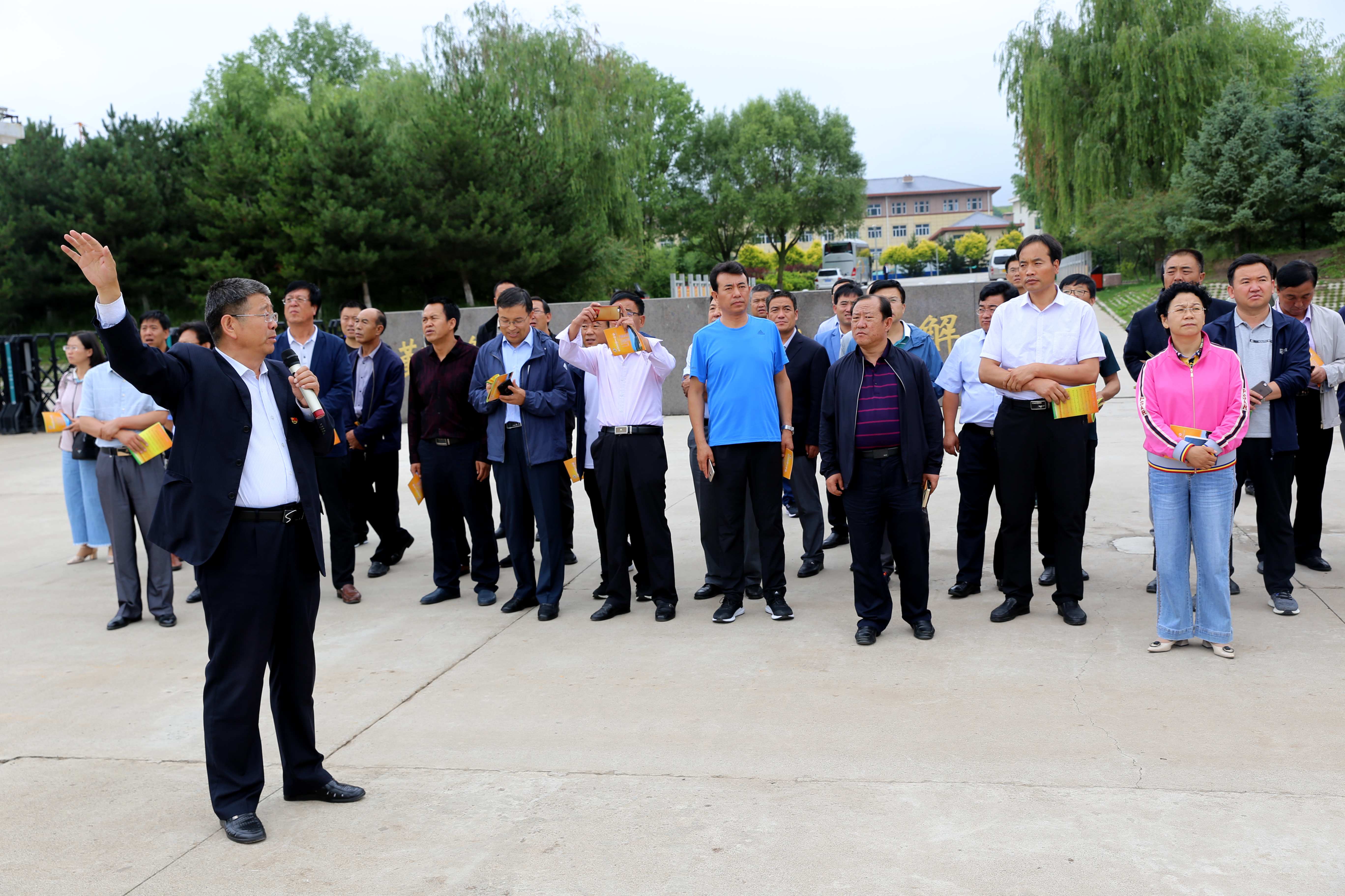 同心县组织中小学校长赴泾源县观摩学习教育扶贫工作 - 宁夏教育云