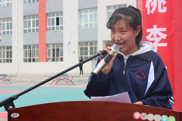 西吉县回民中学2019届毕业生毕业典礼暨表彰大会