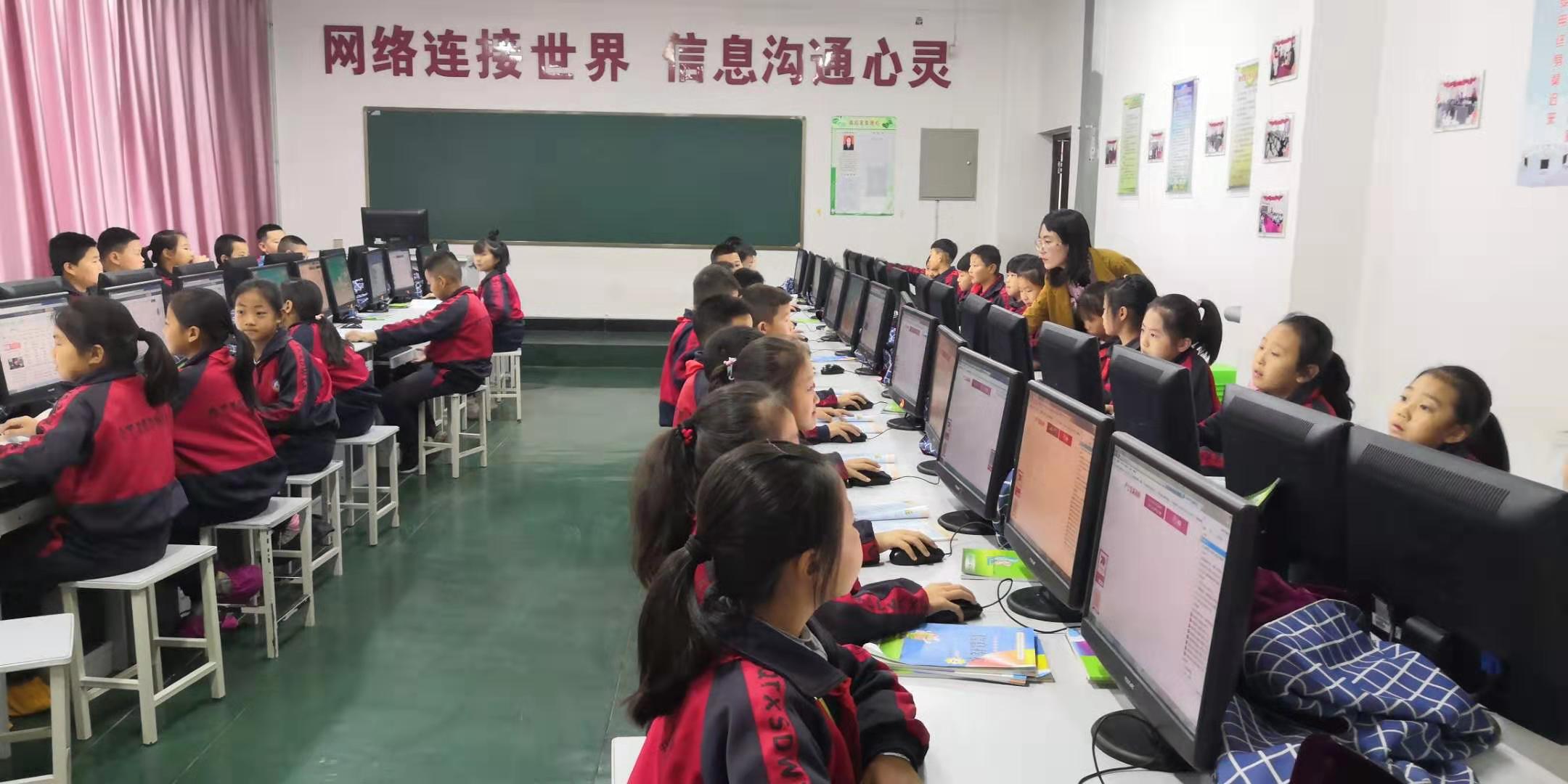 计算机教室2.jpg