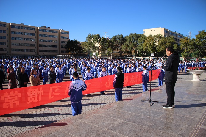 青铜峡市第五中学安全文明伴我行启动仪式图片