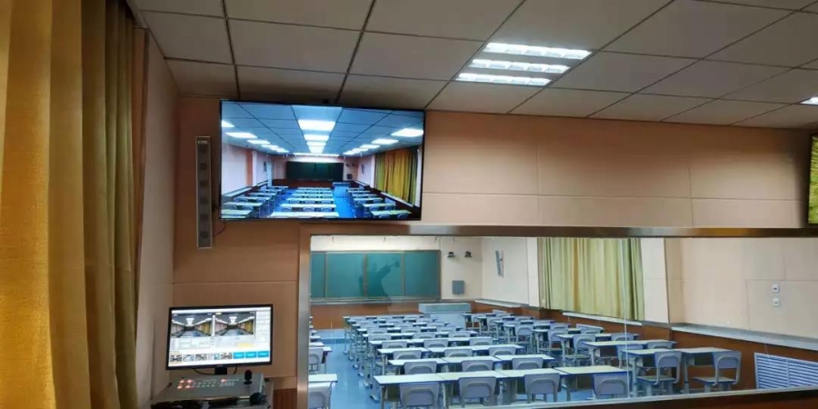 12月4日,平罗县第六中学在新建高清录播教室对全体教师进行了录播教室