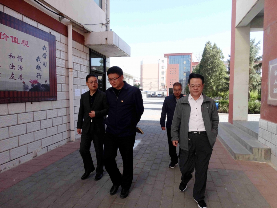 市教育局局长冯忠铁同志到中卫三中调研指导工作