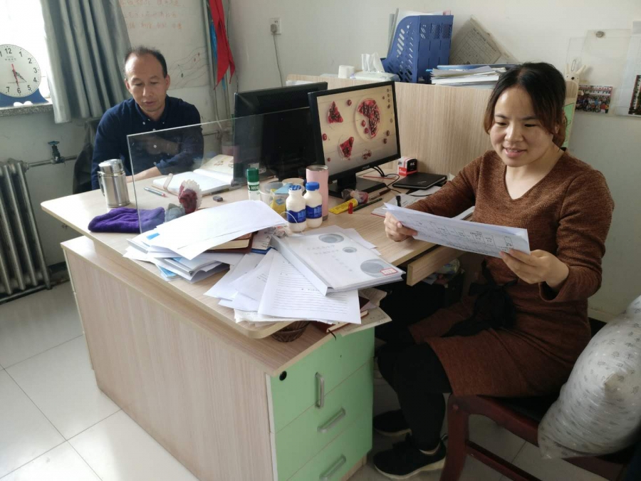 年5月21日下午第三节课,我校全体数学老师在教研组长王艳梅的组织下