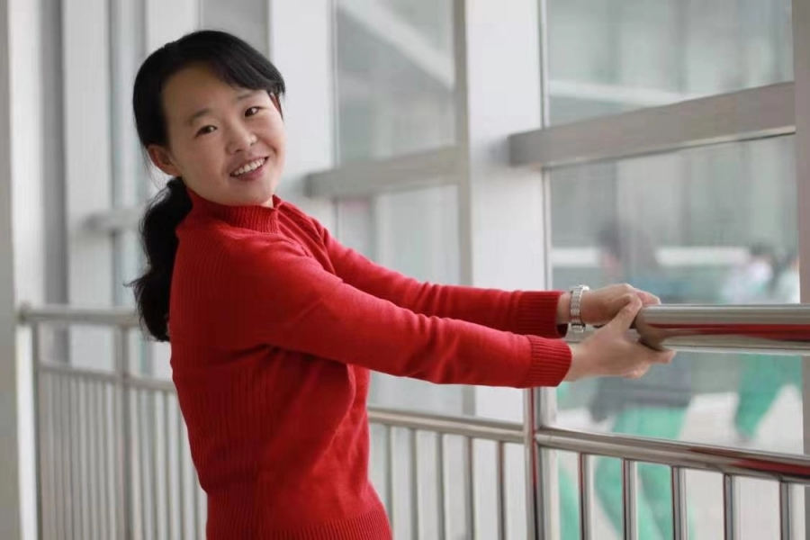 吕莉(党委委员,副校长)