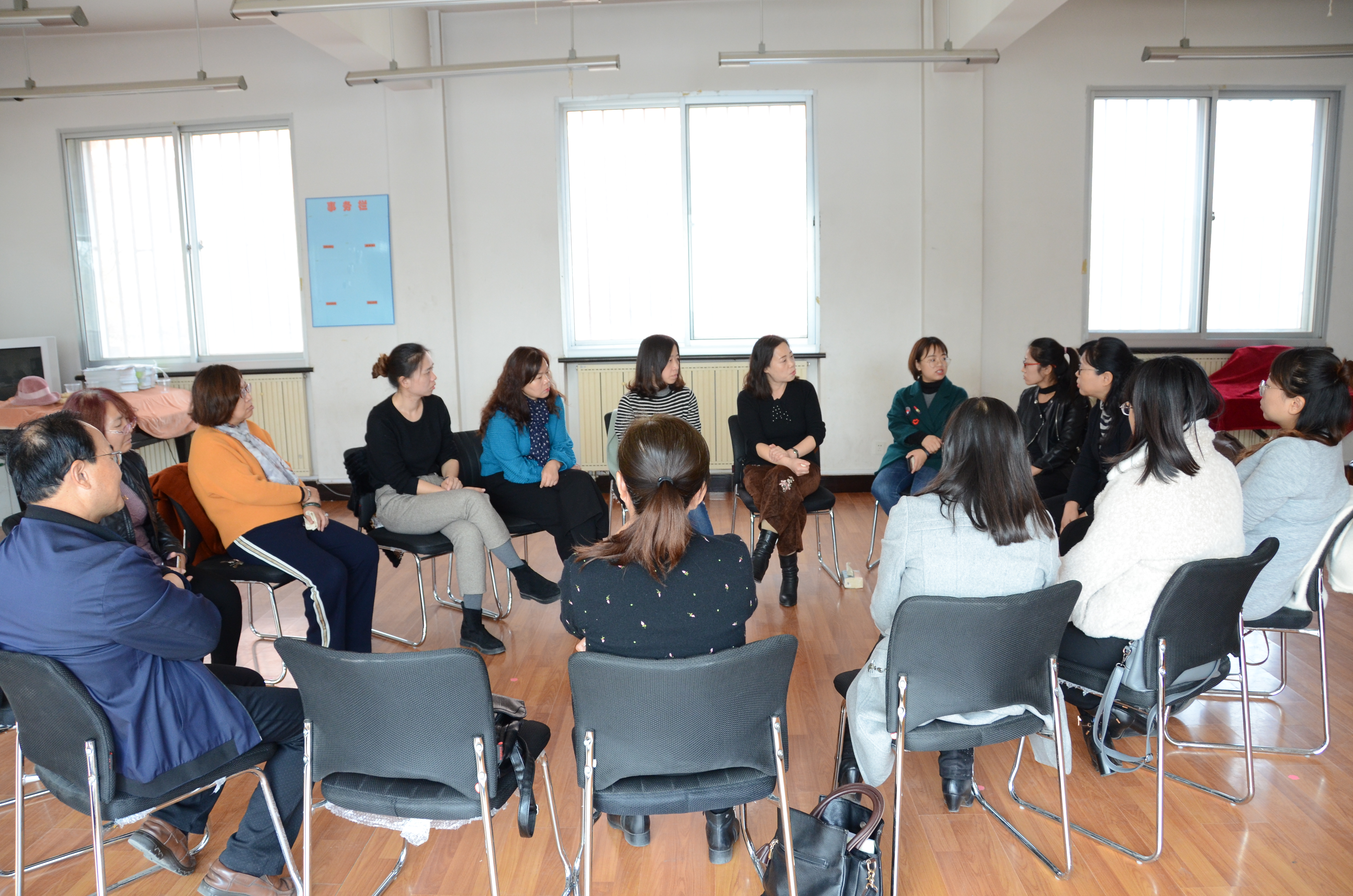 铝业学校为教职工进行心理辅导