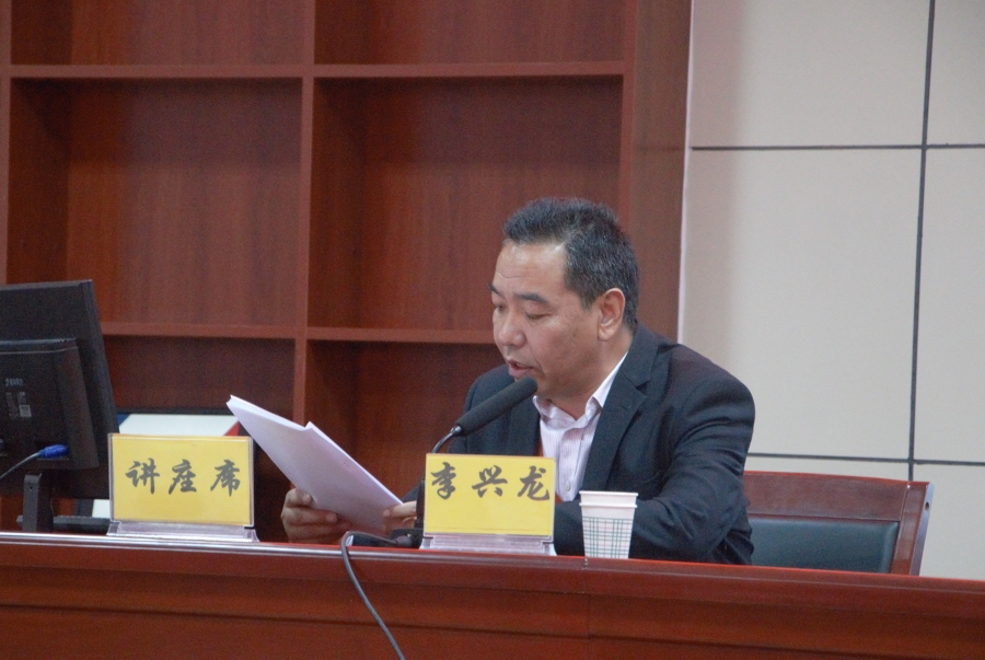 学校简介 吴忠三中两位高级教师李兴龙,王萍分别就《如何将初中道德与