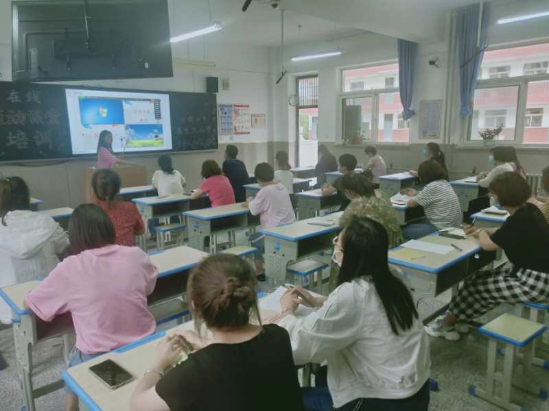 石嘴山市第十九小学在一年级六班开展在线互动课堂应用培训3.JPG