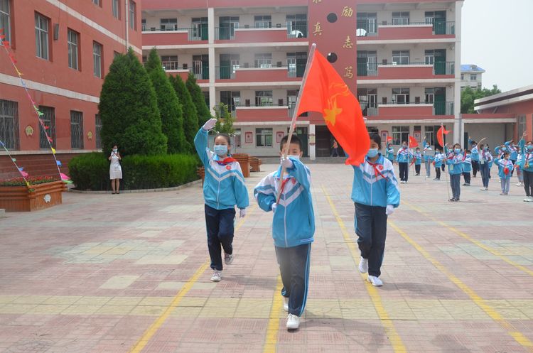 市四小学庆"六一"暨表彰大会 青铜峡市第四小学 贺兰教育资源公共