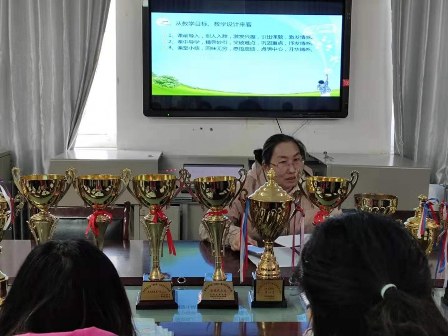 金凤区奕龙小学骨干教师讲座活动简报