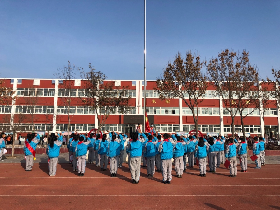 加强冬季锻炼主题升旗仪式 - 吴忠市利通区金银滩复兴学校 - 宁夏教育