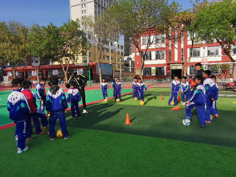 1622804563250381.jpg 2021.4.22足协足球进校园训练现场1.jpg