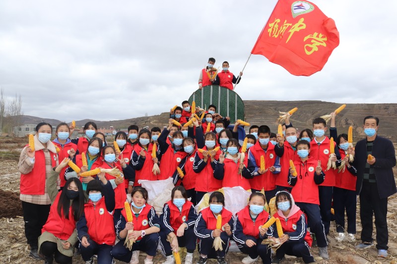 1636079452804439.jpg 劳动合影.jpg