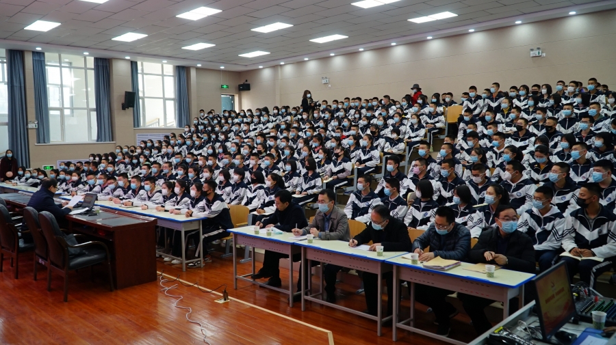 2月23日吴忠回中"开学第一课"蒯局长讲座"回顾百年历程 开启崭新征程"