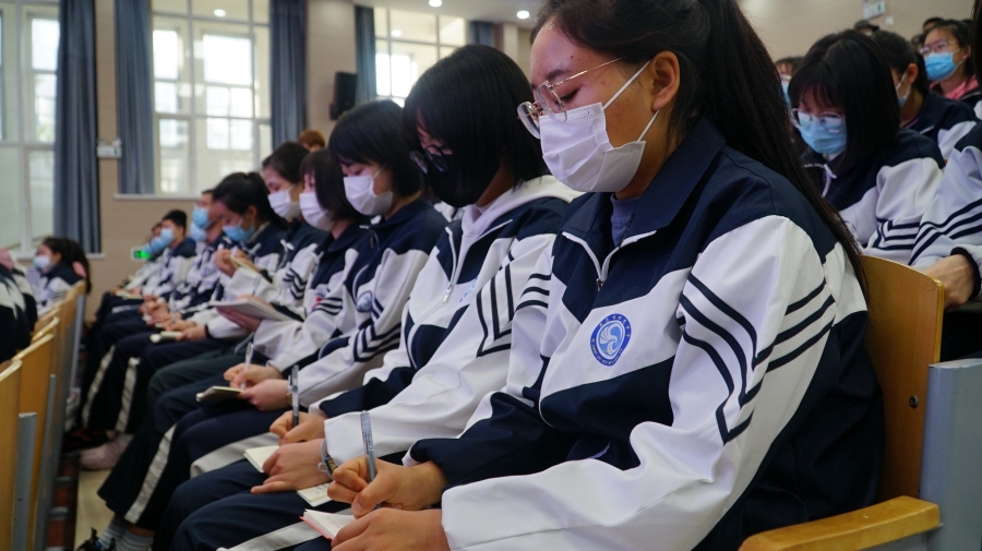 2月23日吴忠回中"开学第一课"蒯局长讲座"回顾百年历程 开启崭新征程"