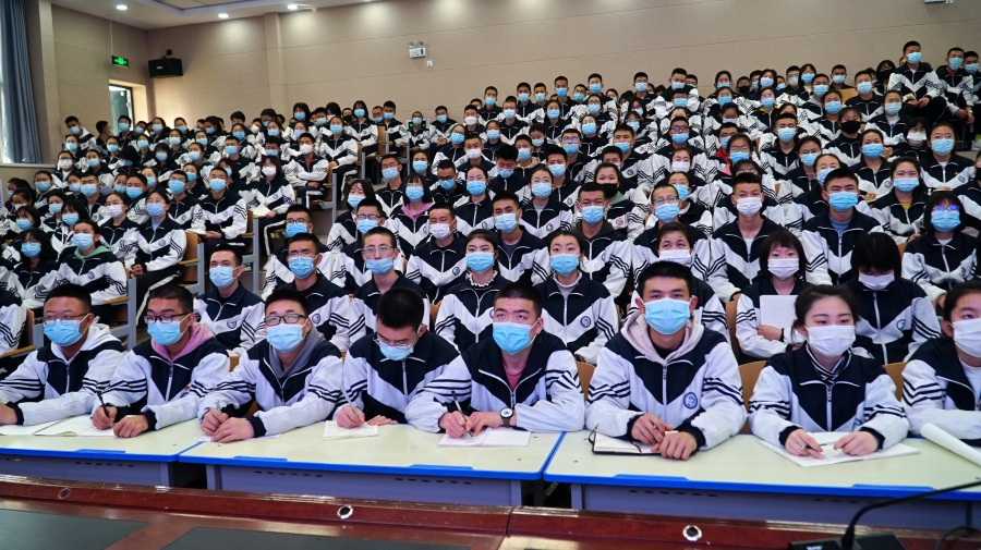 2月23日吴忠回中"开学第一课"蒯局长讲座"回顾百年历程 开启崭新征程"